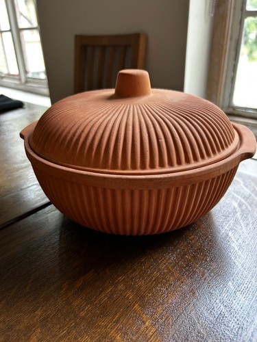 Terracotta clay round - clay, lidded
